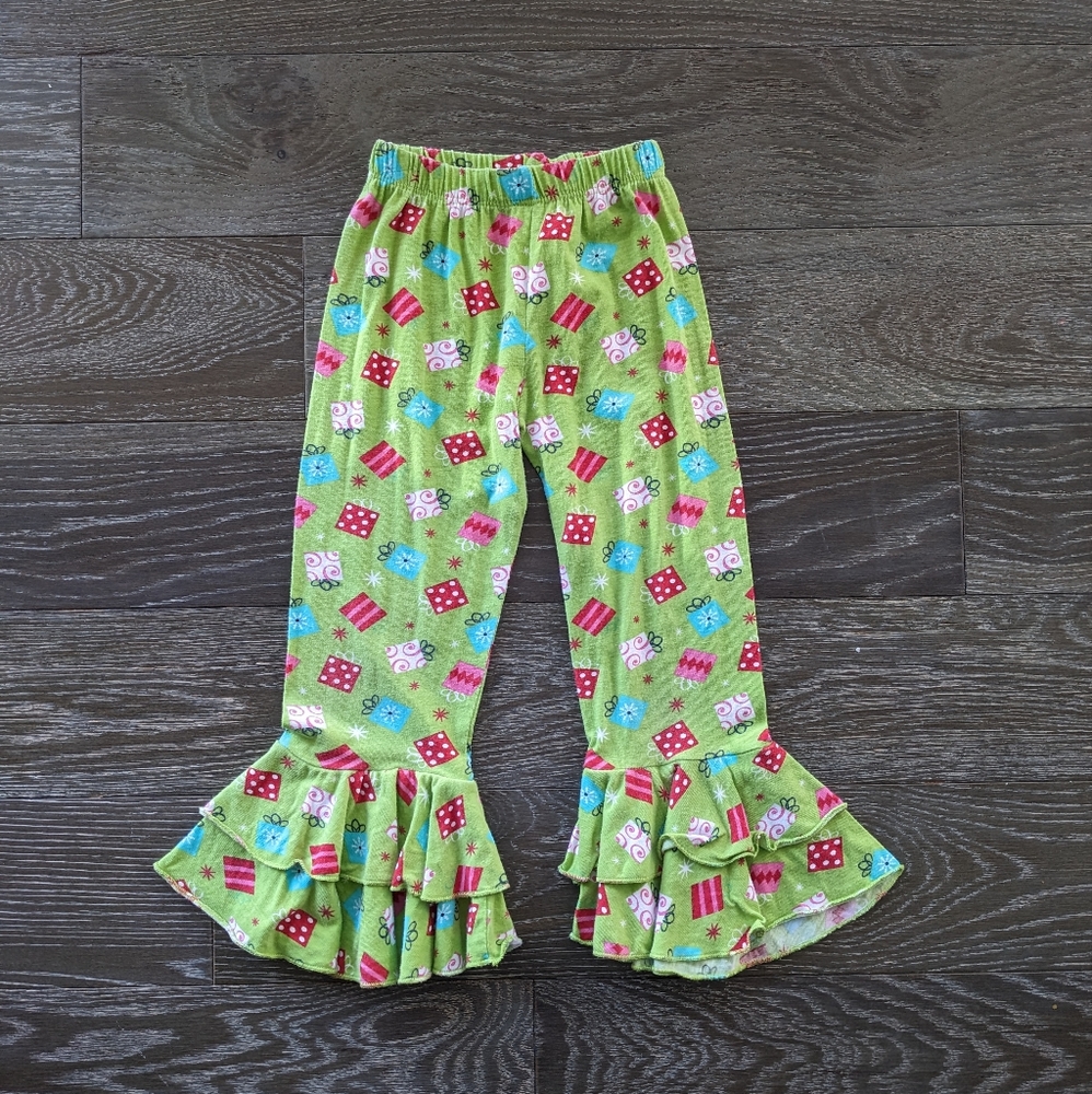 3/$15 - Jelly the Pug Green Christmas Present Flare Ruffle Pants 4T